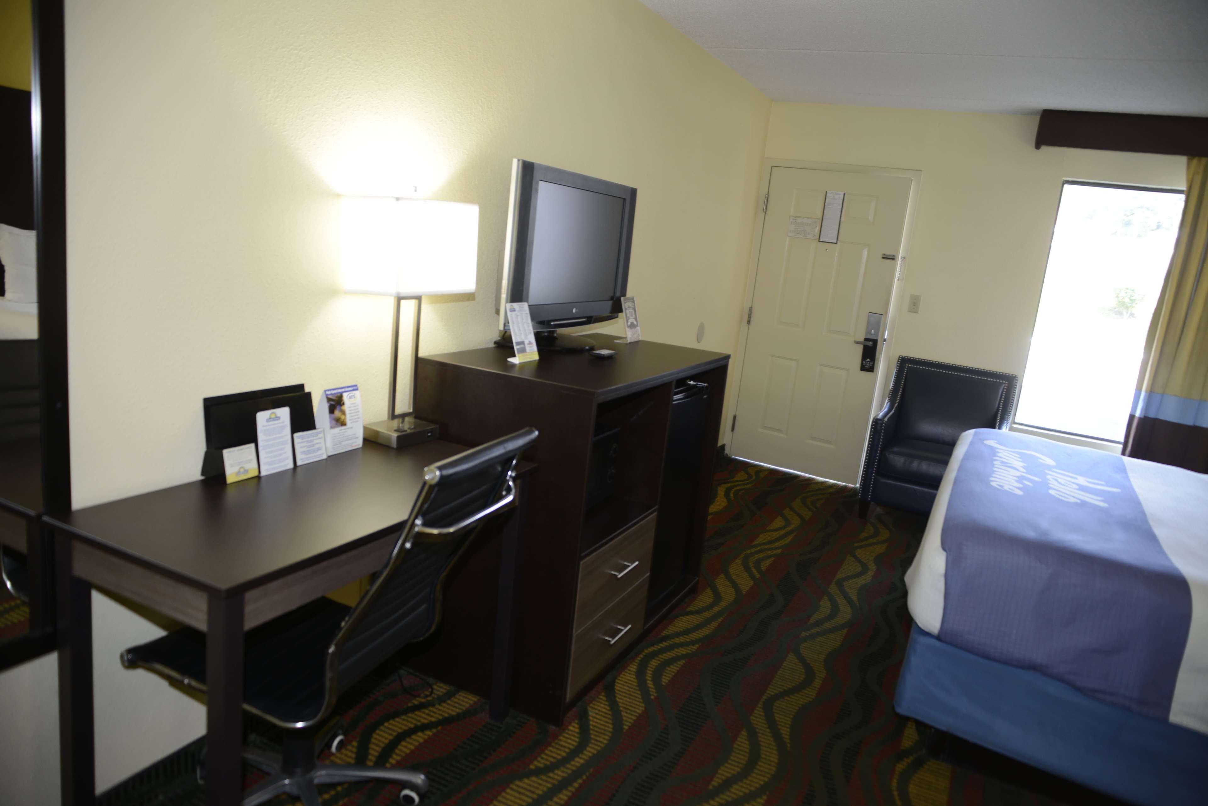 Days Inn By Wyndham Kodak/Sevierville Intrstate Smokeymntns Экстерьер фото